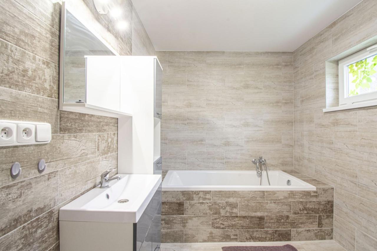 Velky Apartman Zlamanka Kroměříž エクステリア 写真