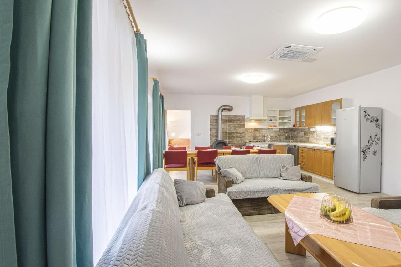 Velky Apartman Zlamanka Kroměříž エクステリア 写真